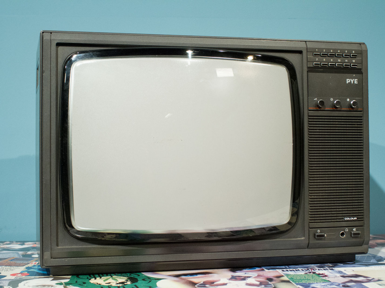 Retro pye colour crt tv