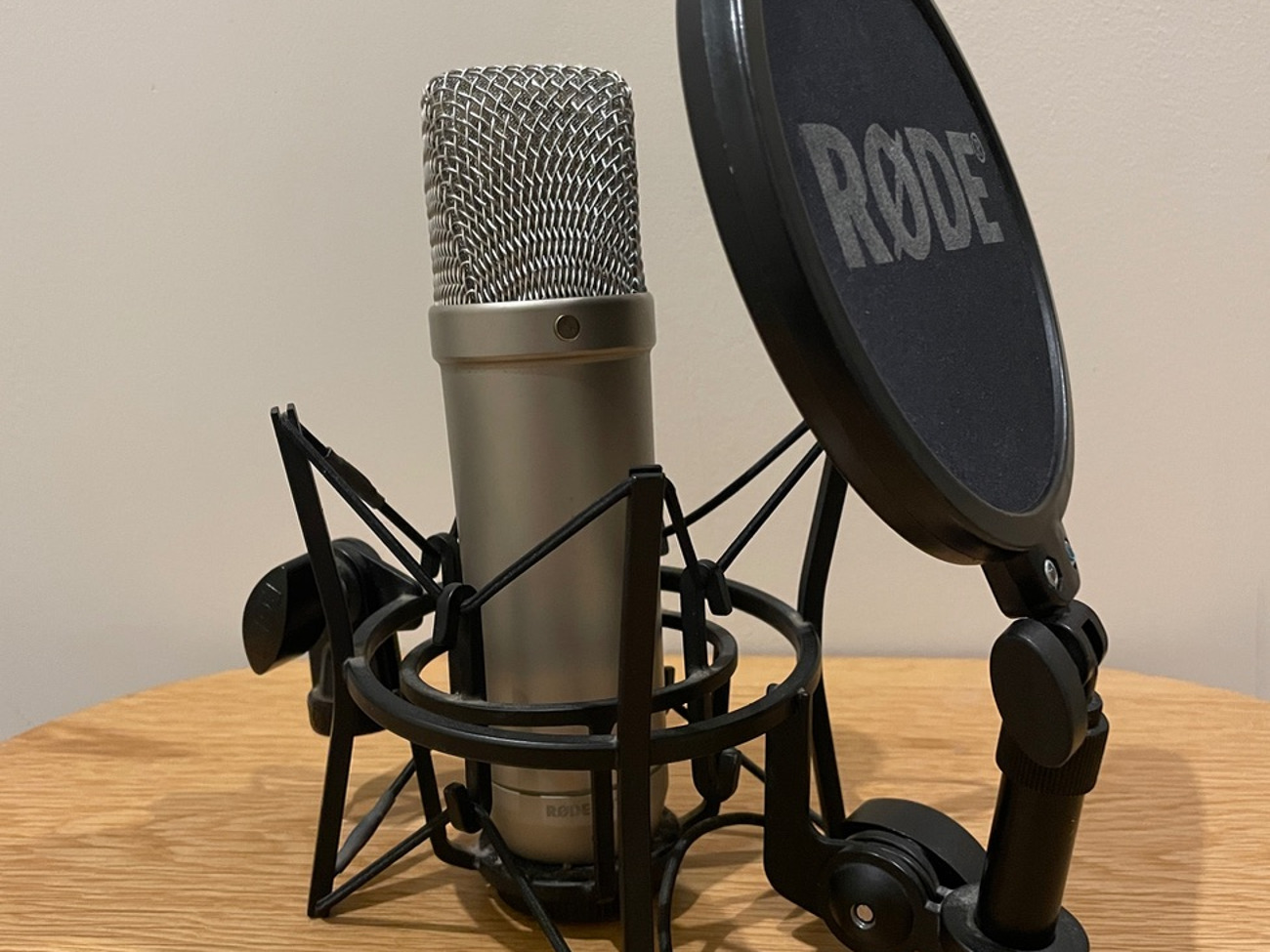 Rhode nt1a, shockmount, mic stand & xlr cable 