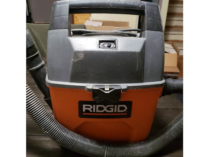 Ridged 3.5 litre wet dry vaccum