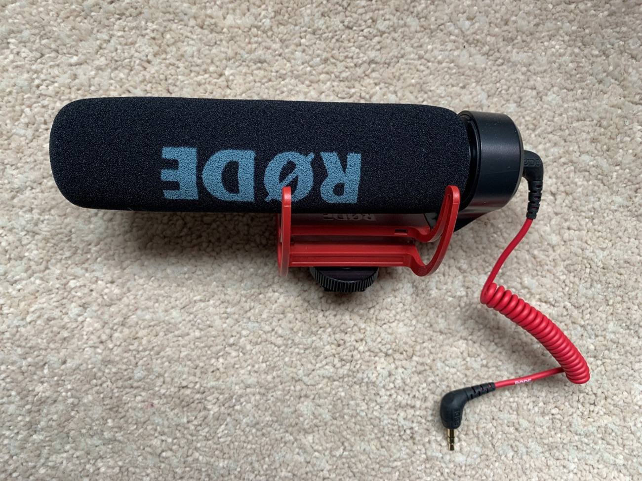 Rode mic go lightweight on camera