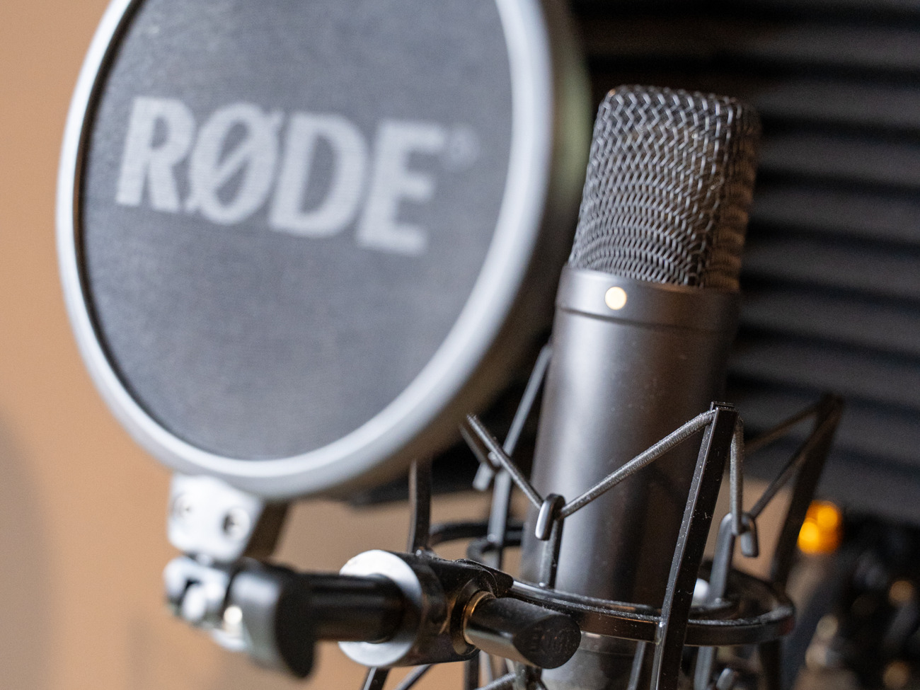 Rode nt1 condenser microphone