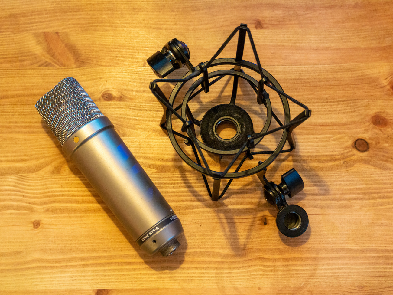 Rode nt1a condensor mic - with pop filter and suspension mount