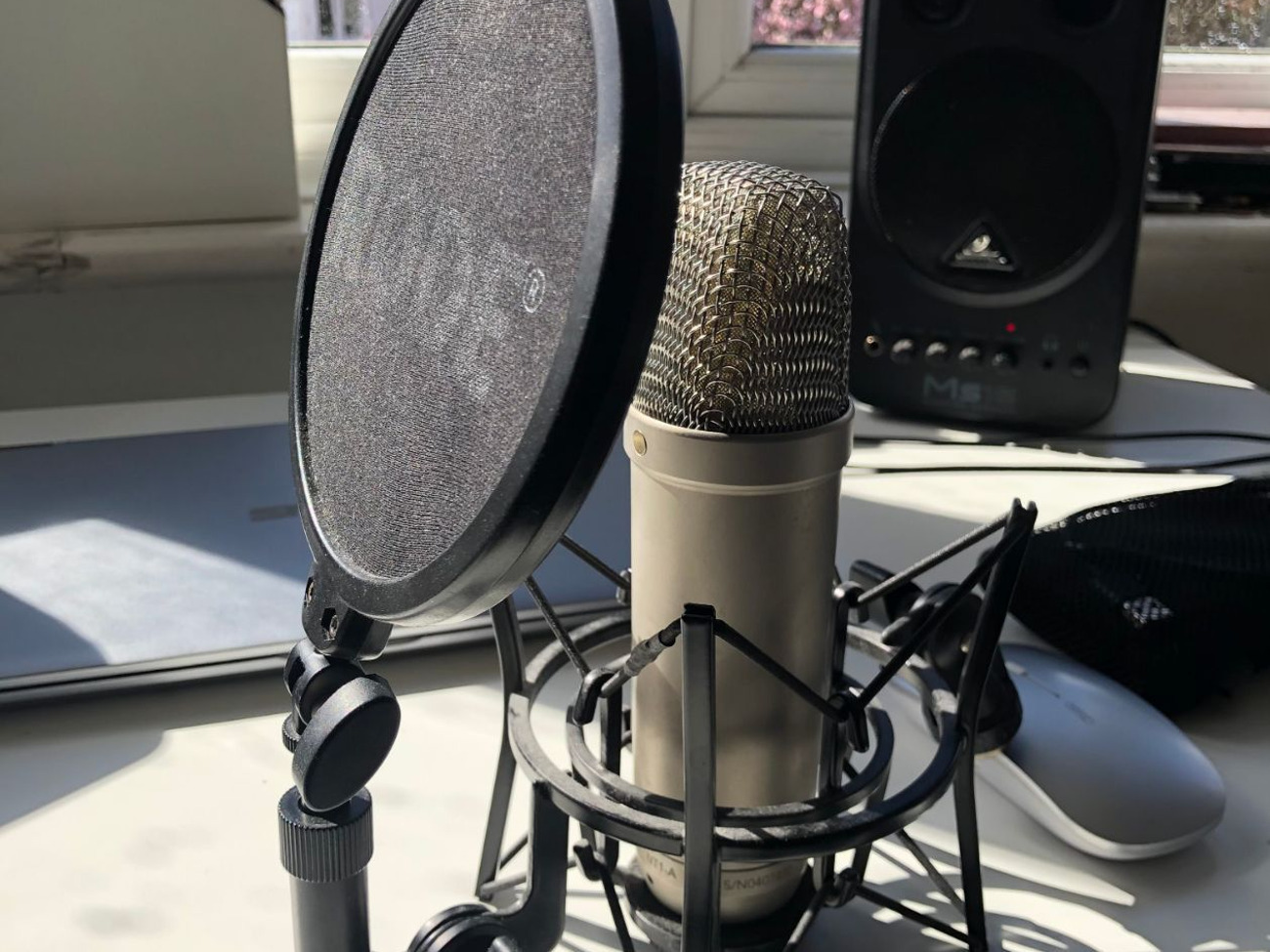 Rode nt1a studio condenser mic + mount & stand