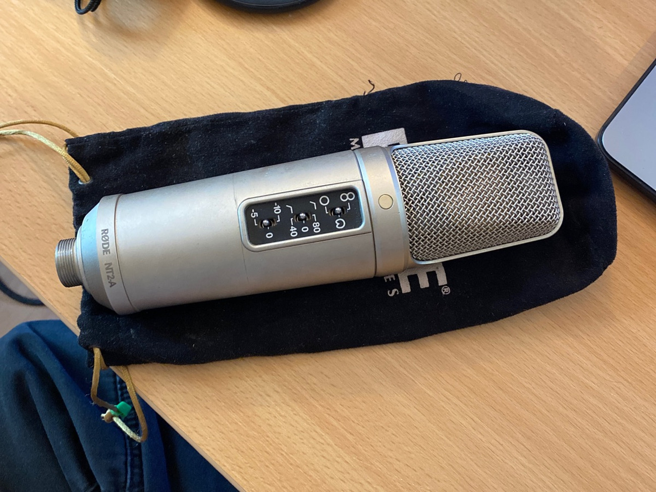Rode nt2-a microphone (1)