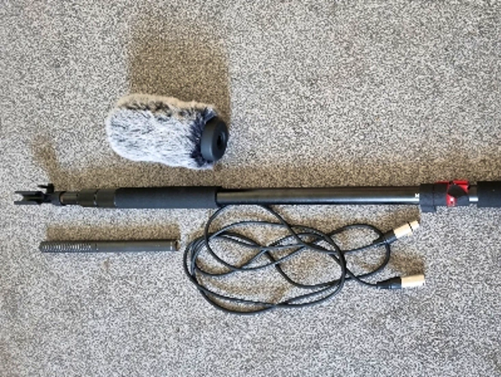 Rode ntg-2 shotgun microphone with accessories