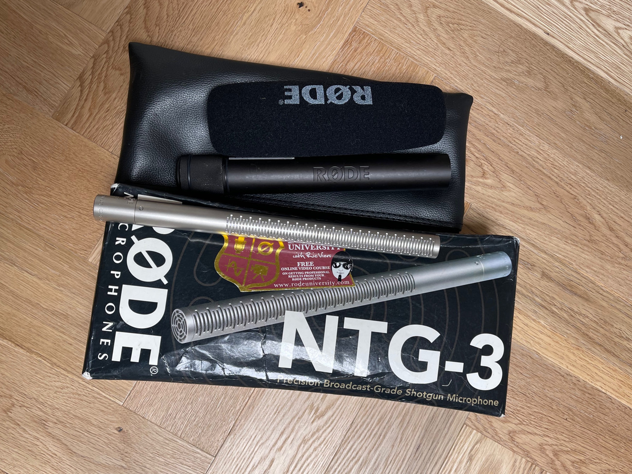 Rode ntg3 shotgun microphone with windshield