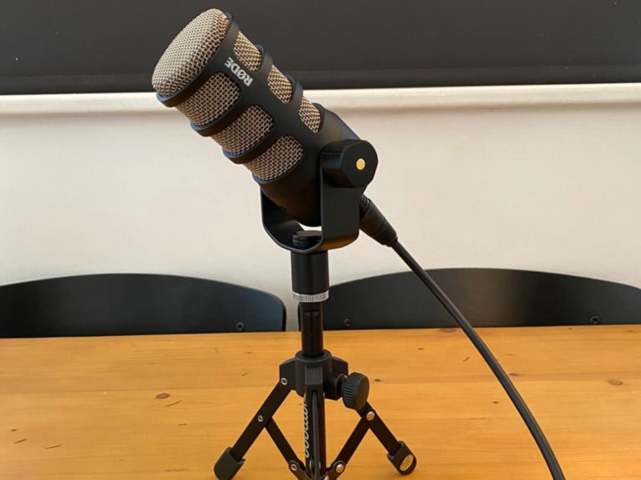 Rode podmic with stand and xlr cord included
