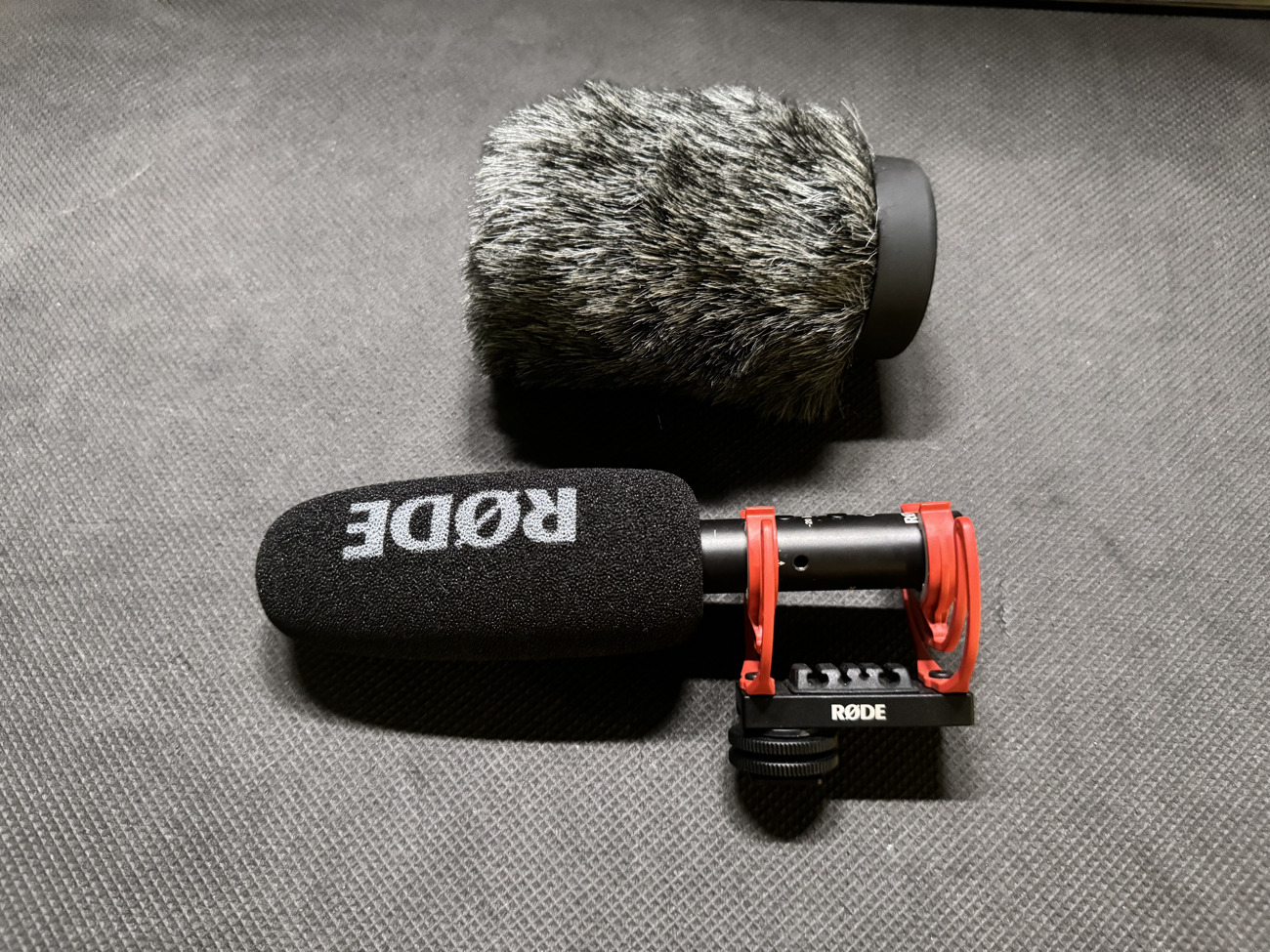 Rode video mic ntg + furry mic windshield 