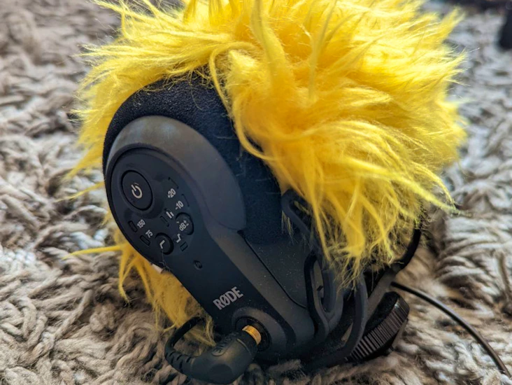 Rode videomic pro shotgun mic + deadcat wind cover