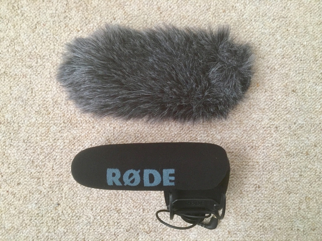 Rode videomic pro with rode windshield