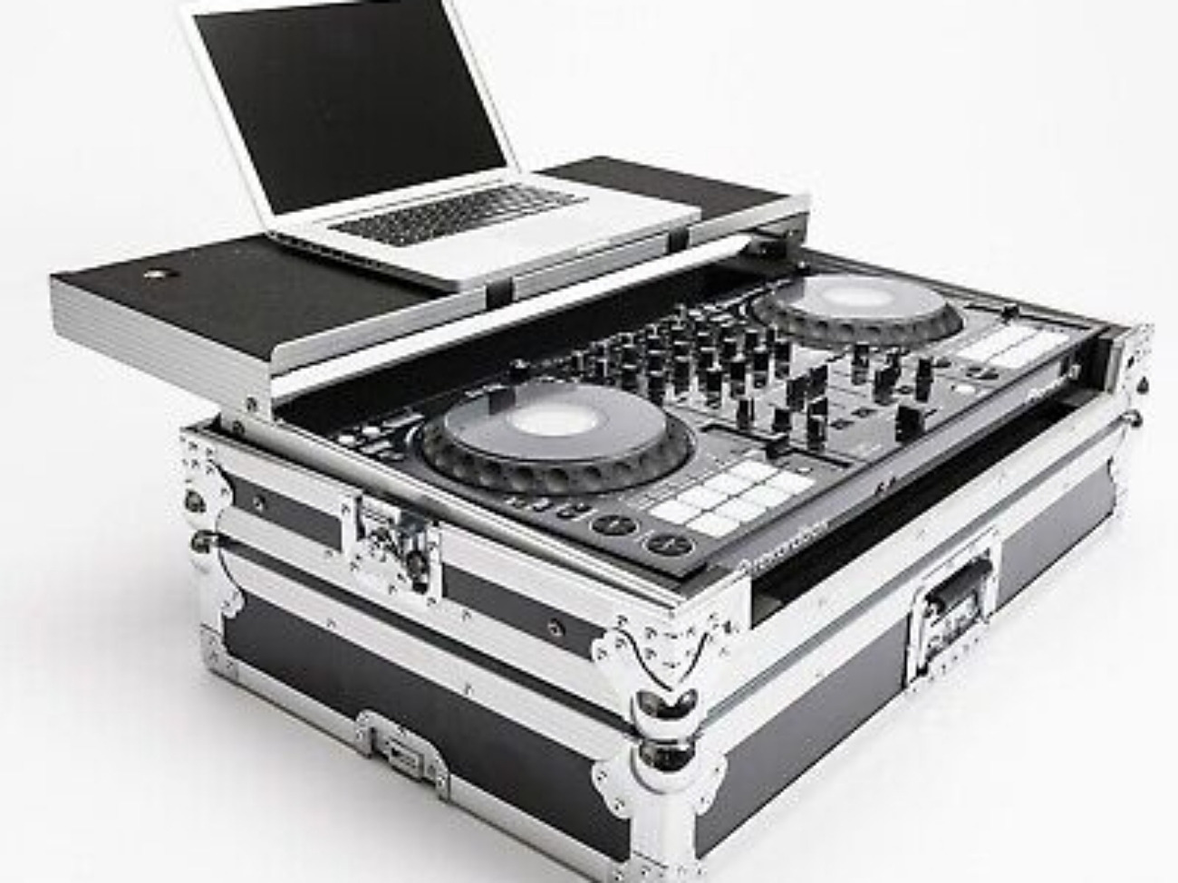 Roland dj202 plus magma flight case