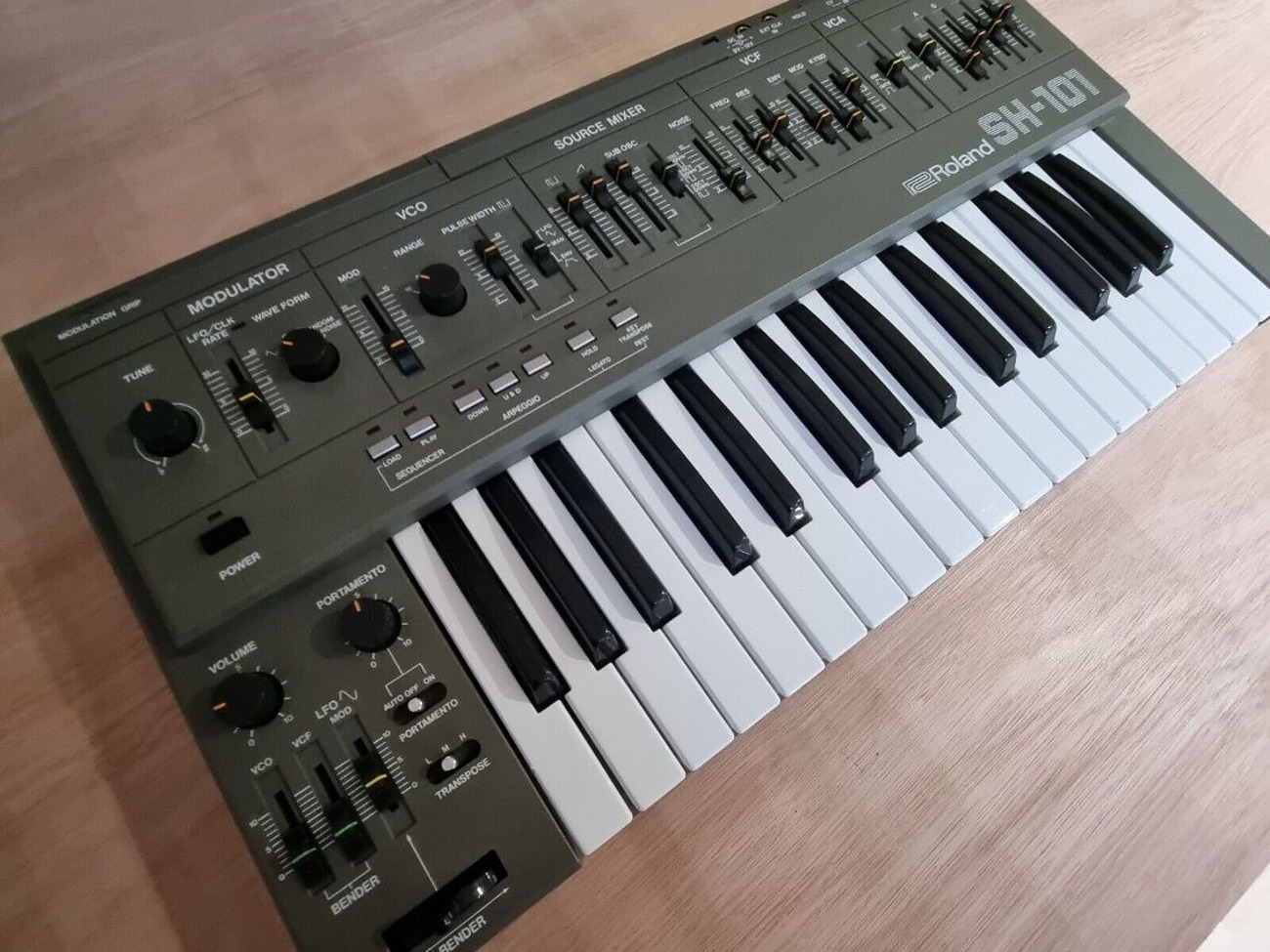 Roland sh-101 monophonic analogue synthesizer