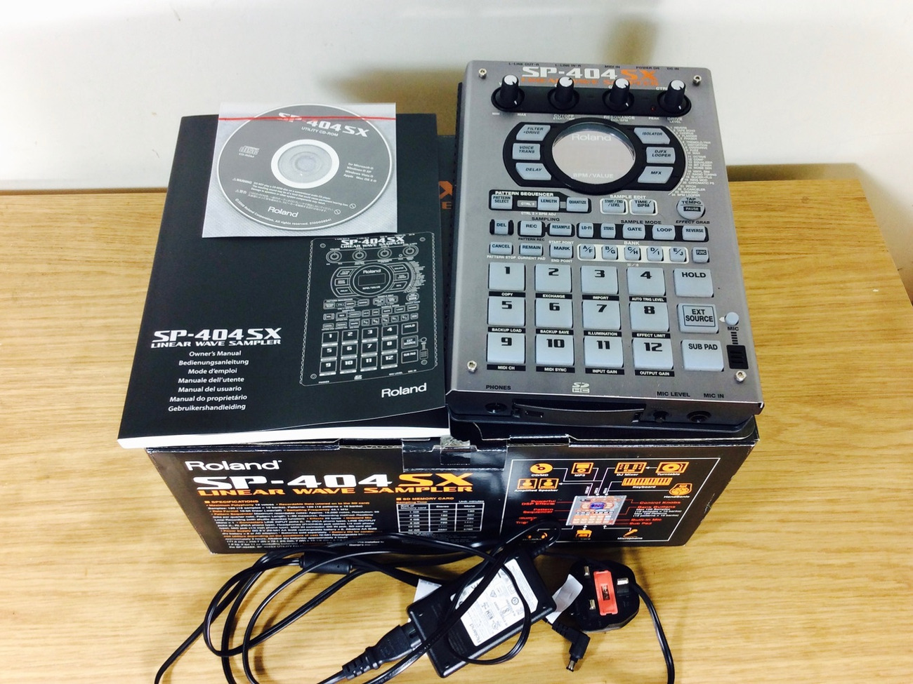 Roland SP-404SX リニアウェーブサンプラー 6161kDOtH2L._UF350,350_QL50_.jpg