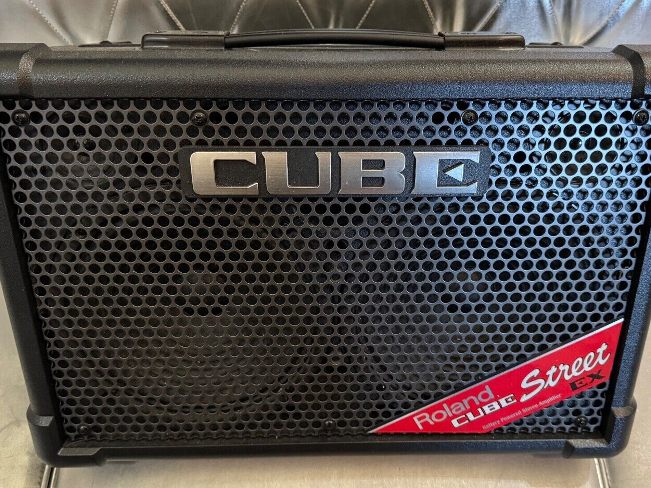 Roland cube street ex battery powered amp for busking