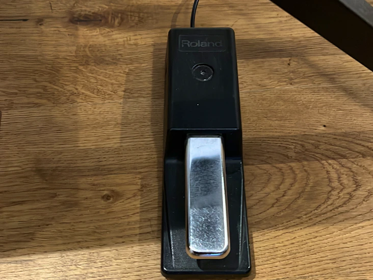 Roland sustain pedal