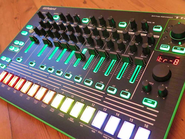 Roland tr-8 drum machine