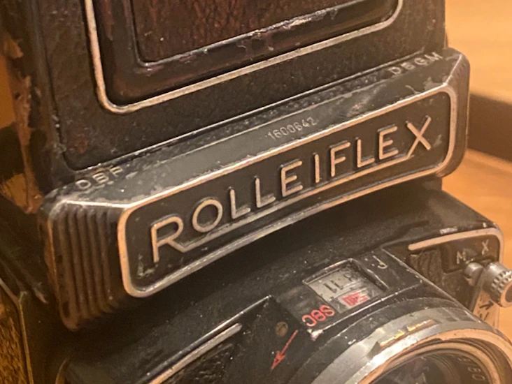 Rolleiflex 2.8 (medium format, 120mm)