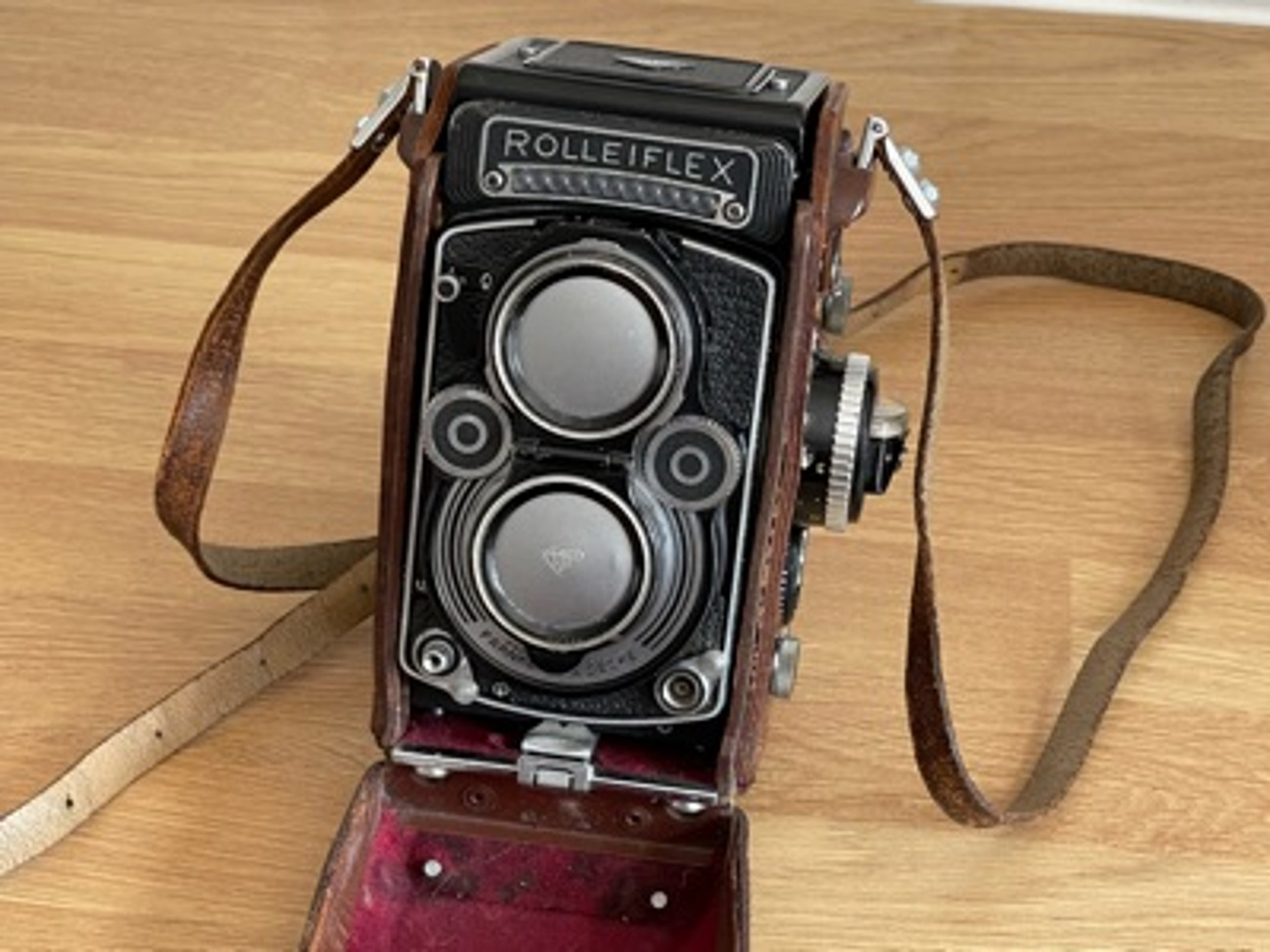 Rolleiflex 3.5f planar medium format camera