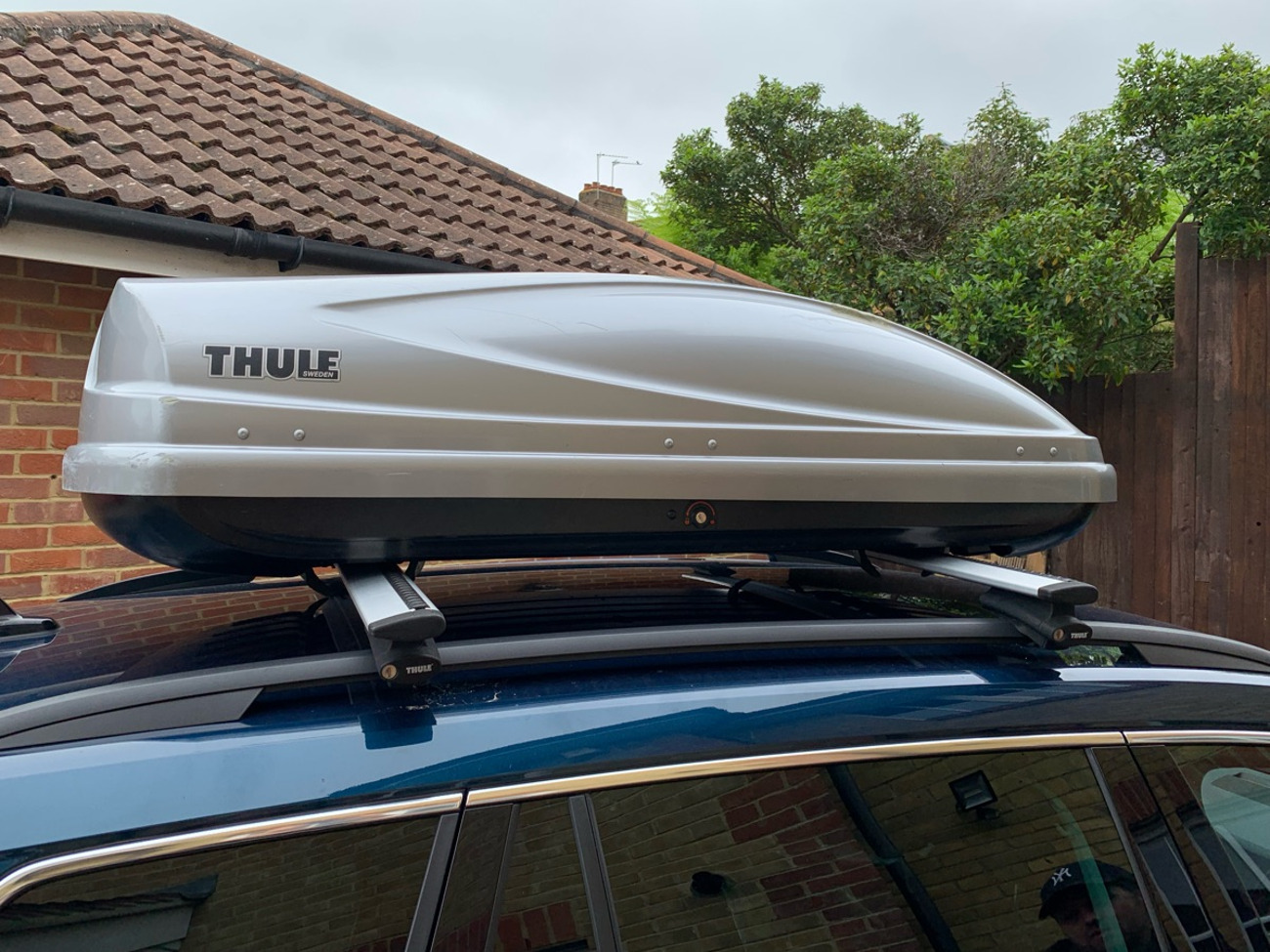 Thule roof box (440 ltr) + bars