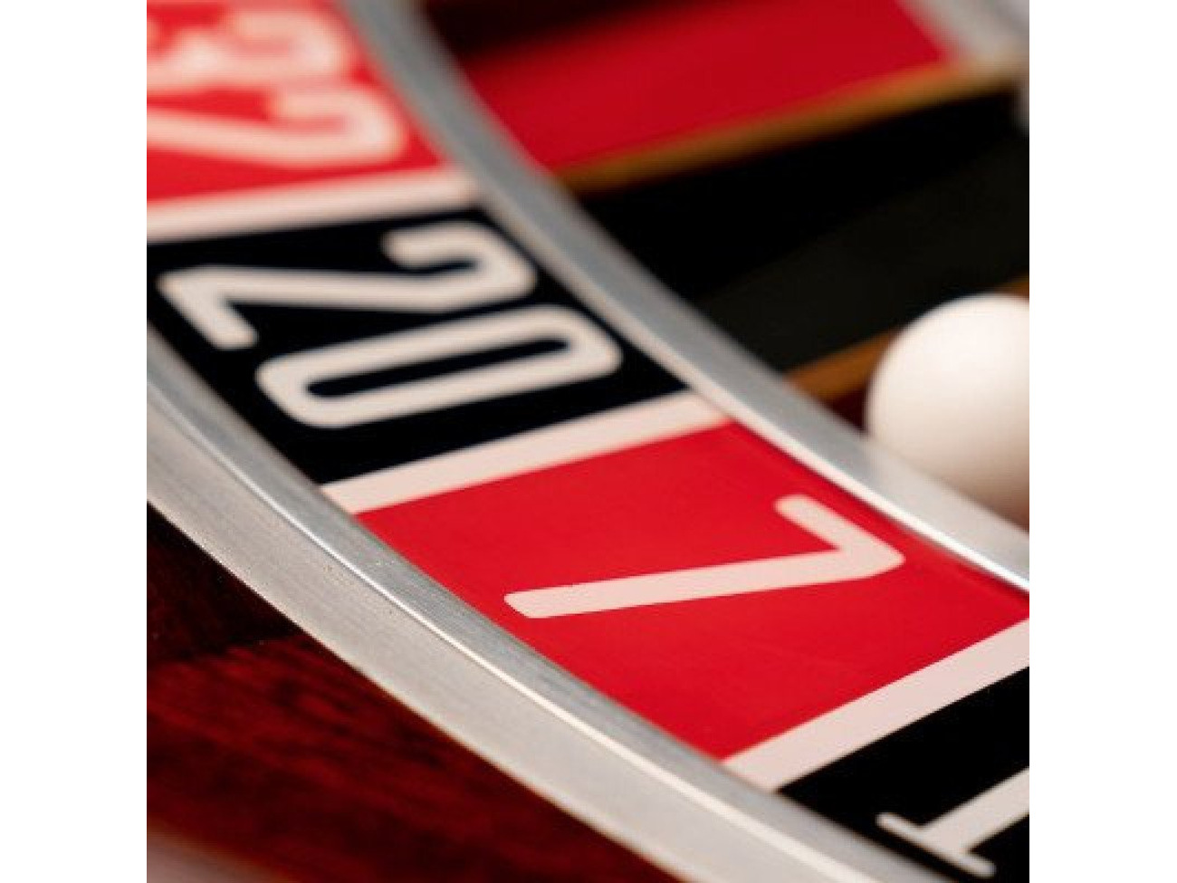 Roulette table with dealer vegas-style 32inch wheel
