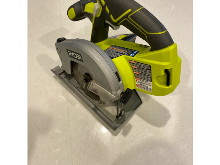 Ryobi battery powered 5-1/2 inch skill saw