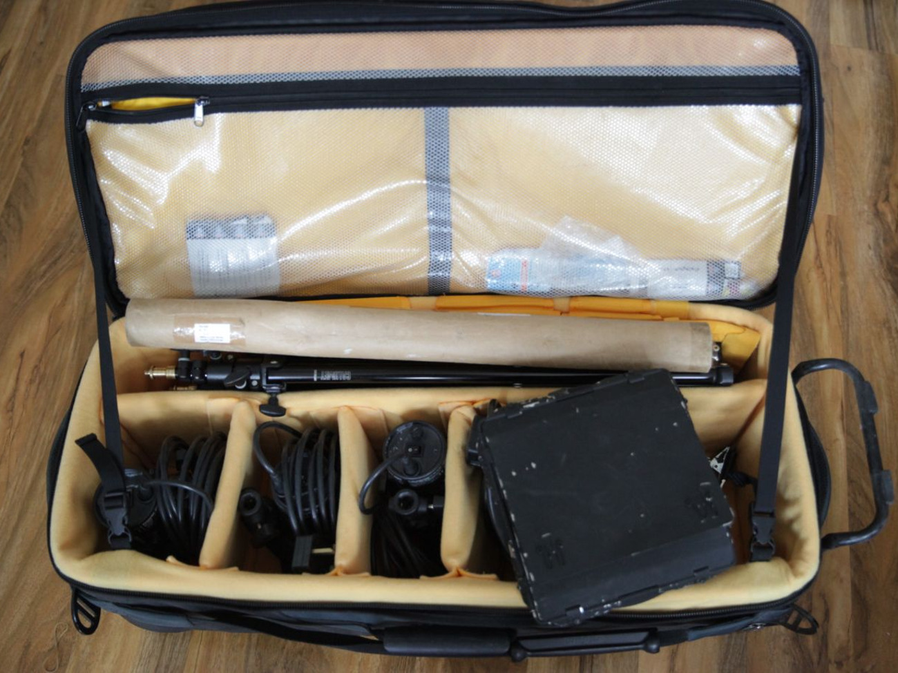 Sachtler 3x300w lighting kit + 800w redhead + chimera