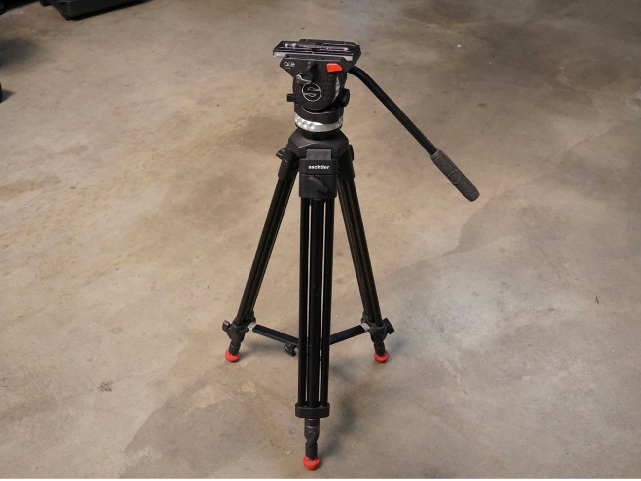 Sachtler ace tripod