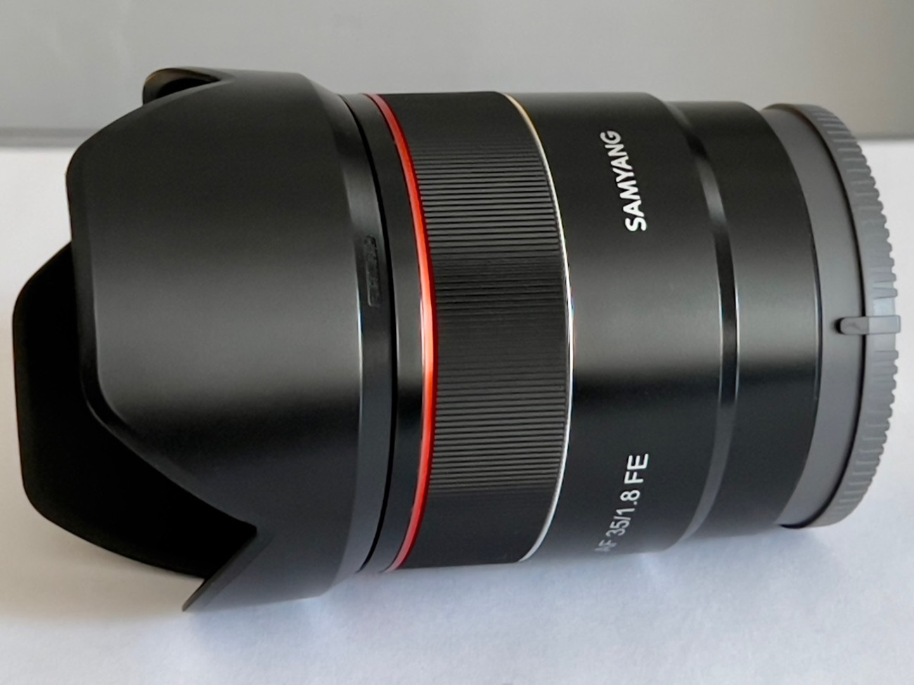 Samyang - sony fe mount 35mm f1.8 prime lens