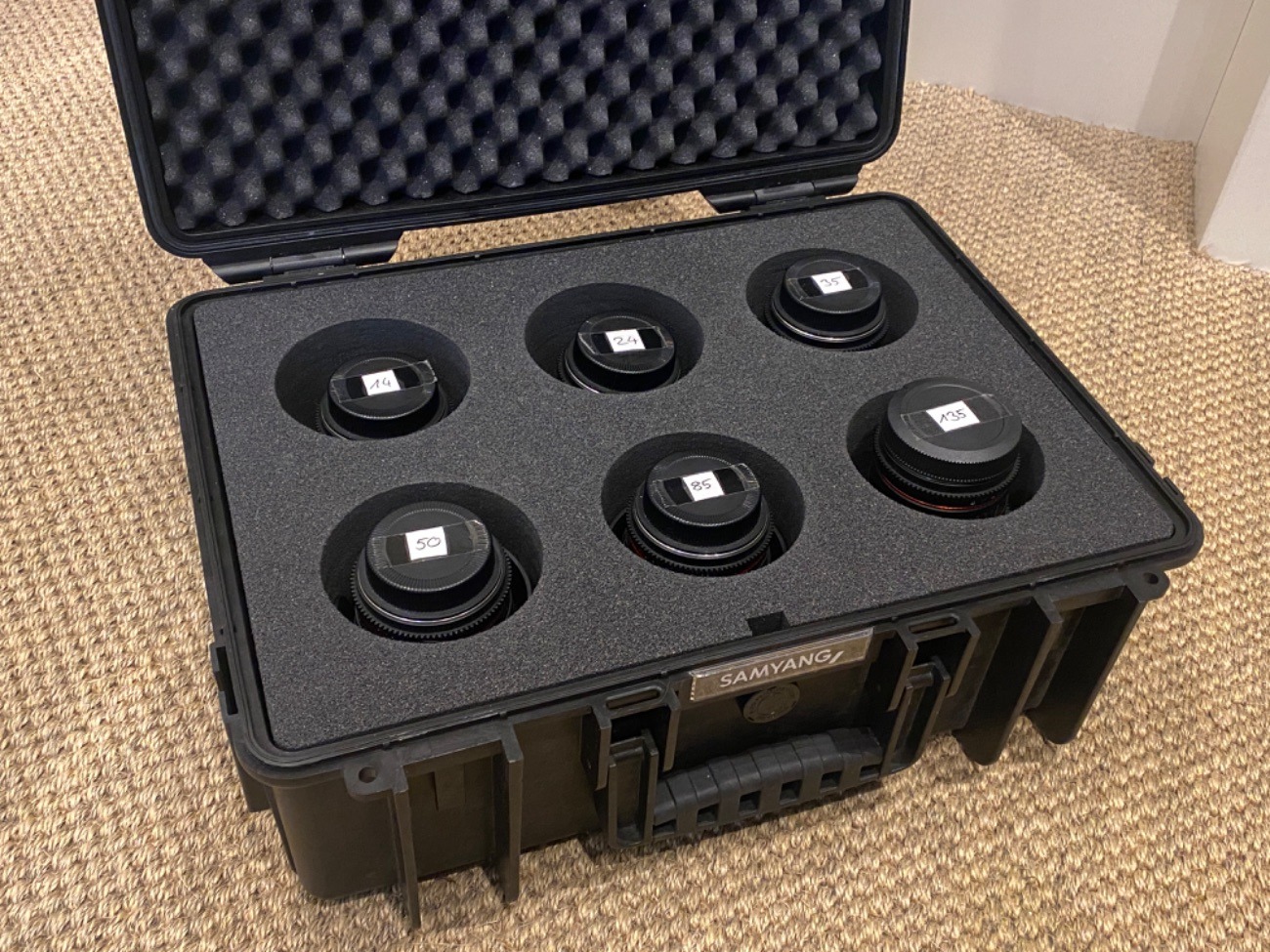 Samyang lens kit - ef mount (14mm/24mm/35mm/50mm/85mm/135mm)
