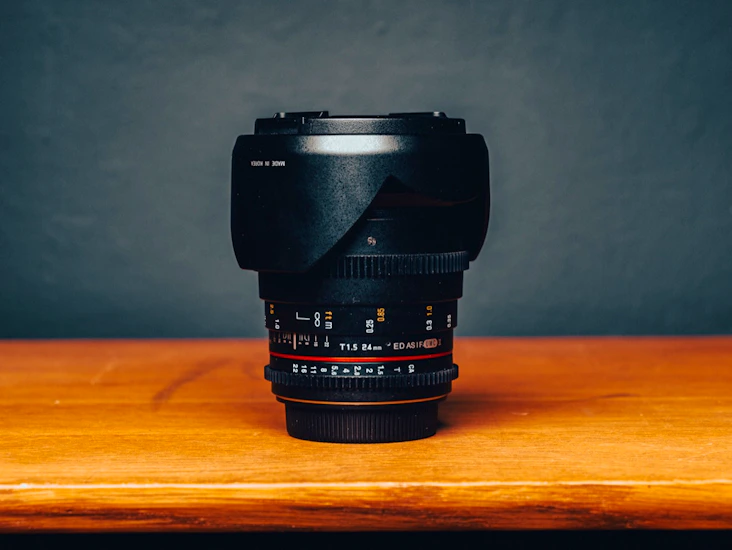 Samyang vdslr 24 mm t1.5 (ef mount)