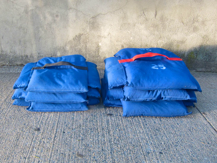 Sand bag: 15lb or 25lb