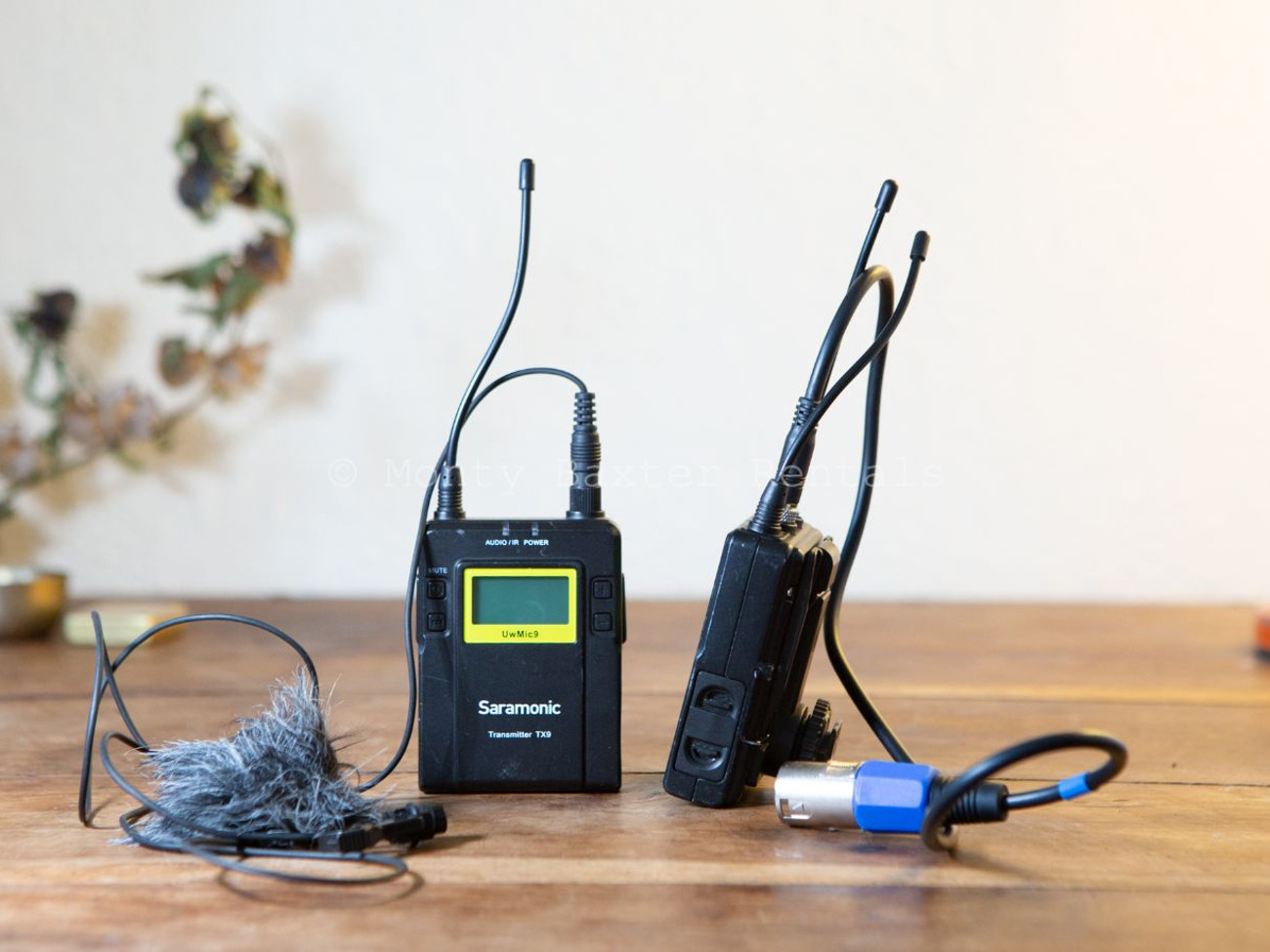 Sarmonic wireless lapel mics uwmic9 transmitter & receiver