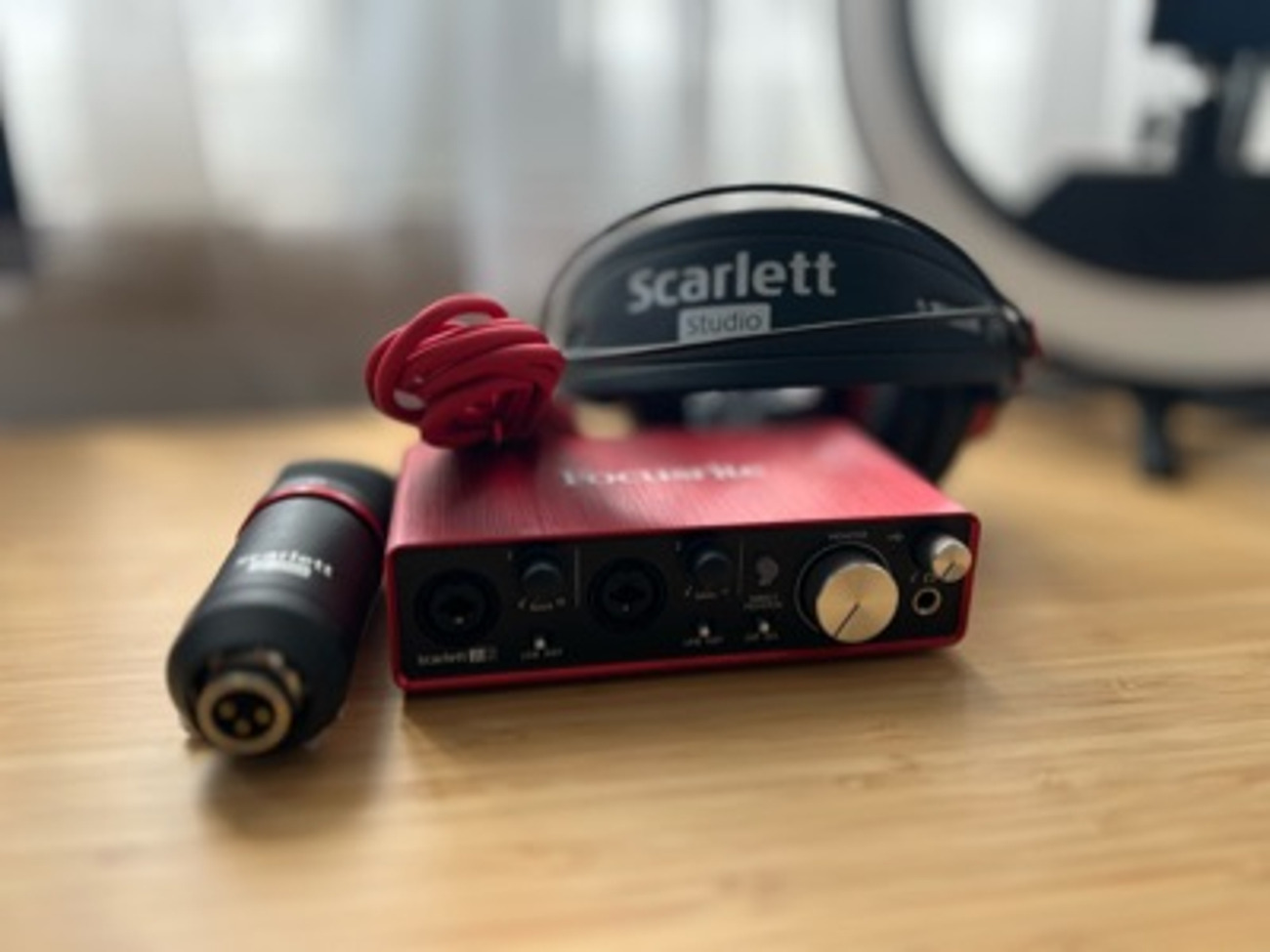 Focusrite scarlett’s 2i2 & cm25 mic recording bundle 