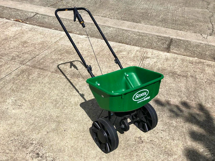 Scott spreader - lawn