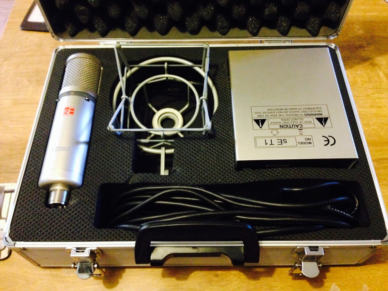 Se electronics se2200t bundle with pop shield.