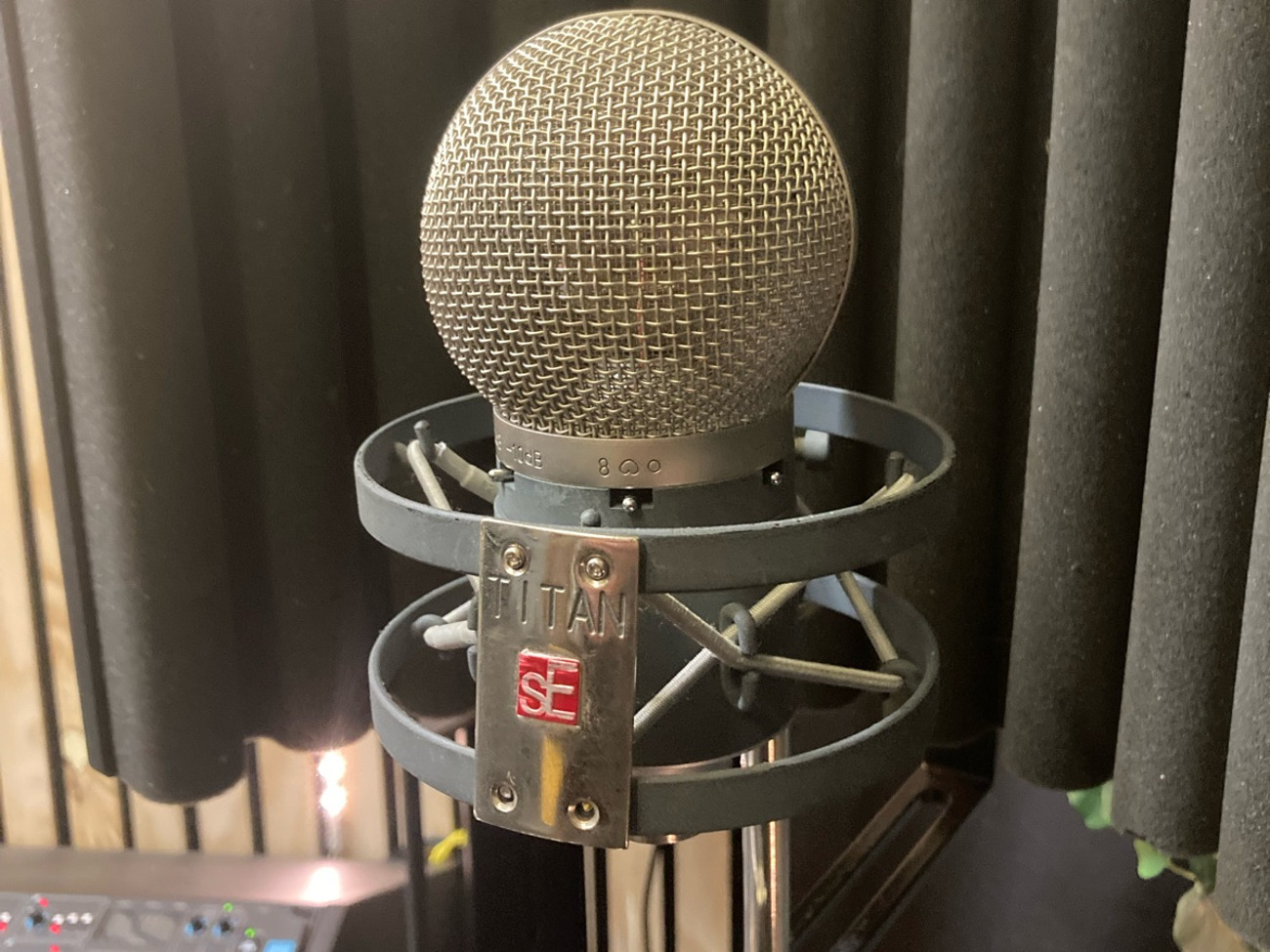 Se electronics titan condenser microphone