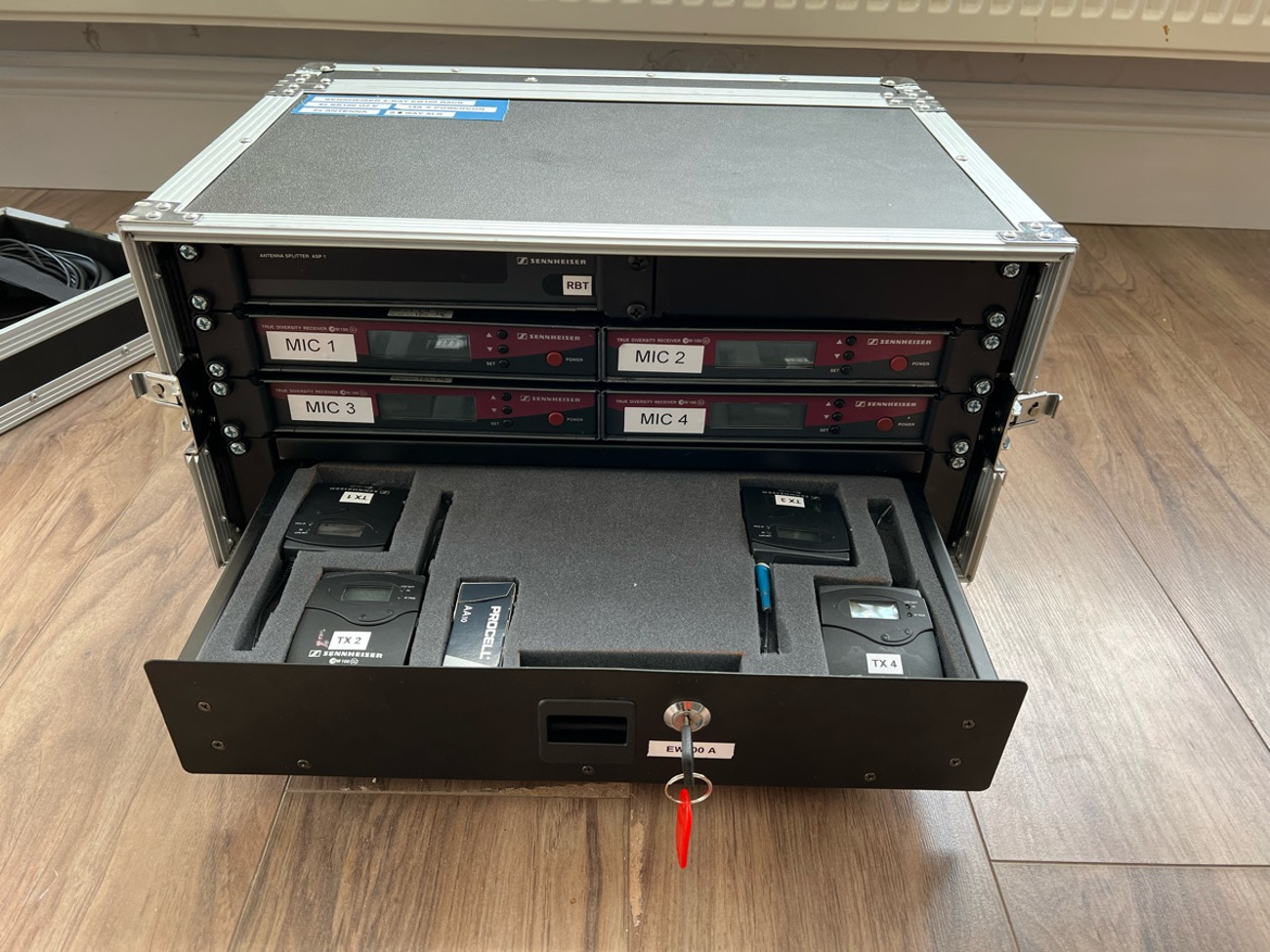 Sennheiser 4-way wireless mic rack 