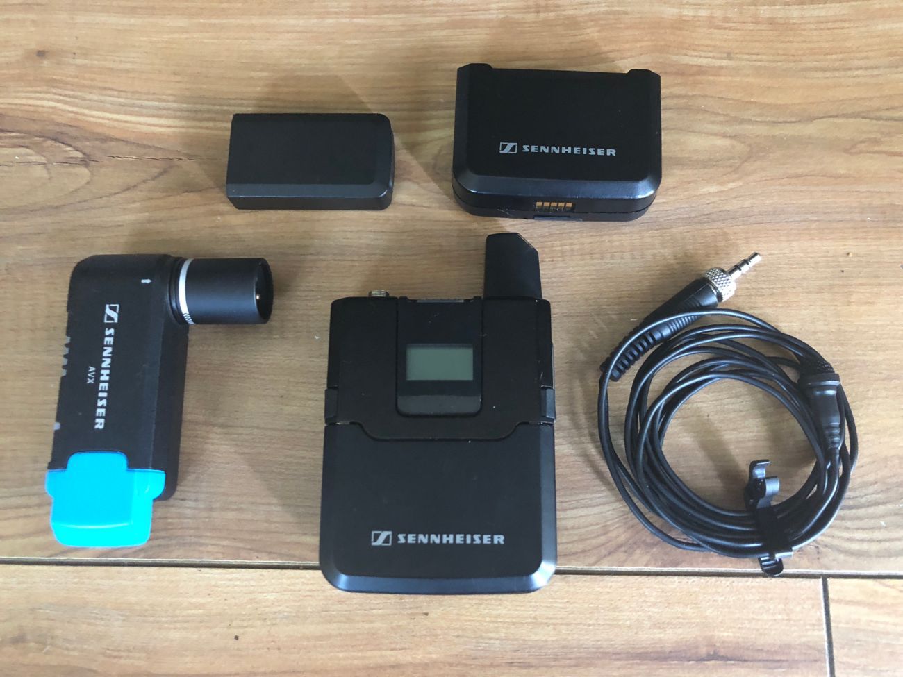 Sennheiser avx radio mic kit with mke2 or me2 lavs