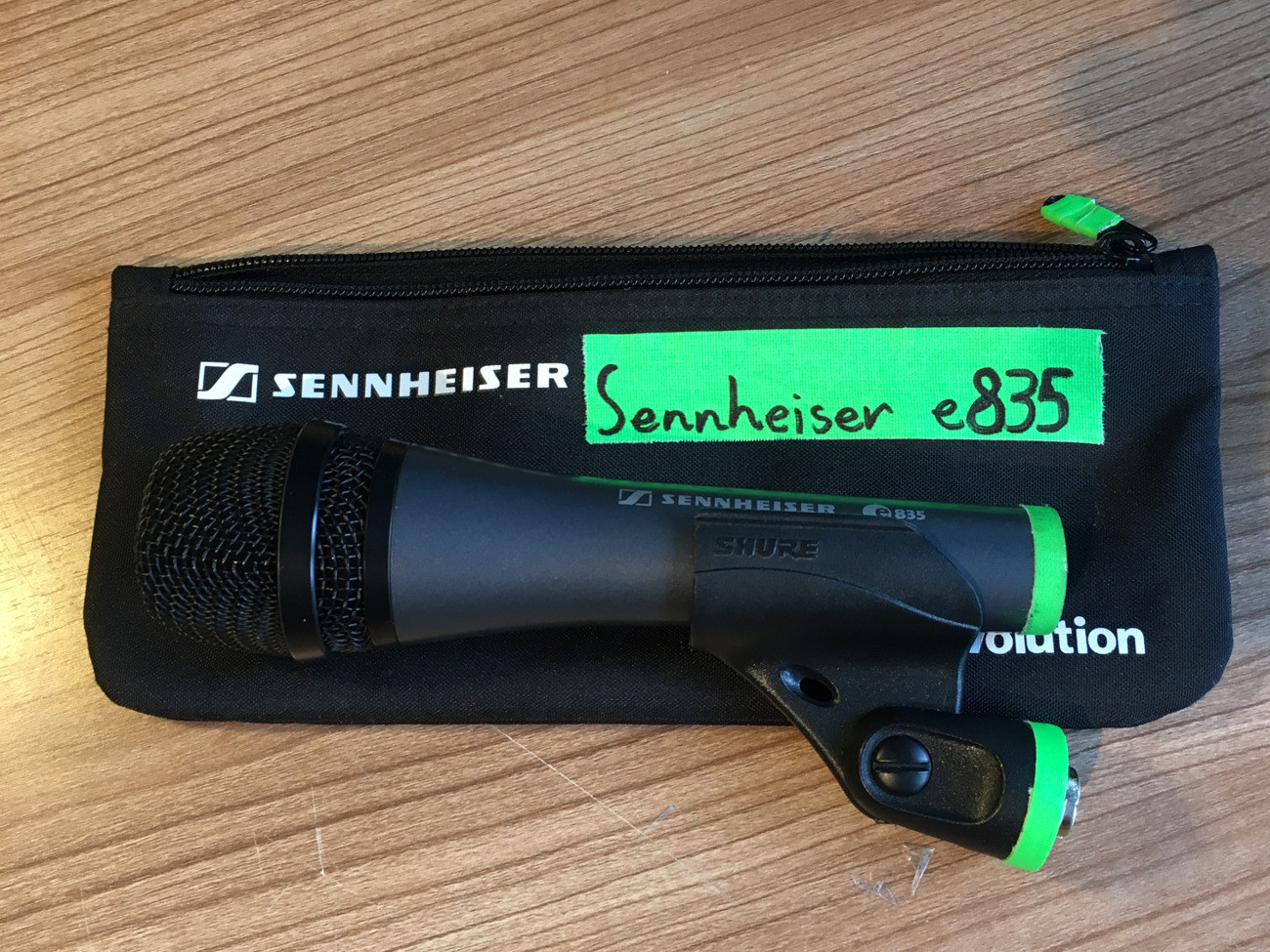 Sennheiser e835 microphone (1)