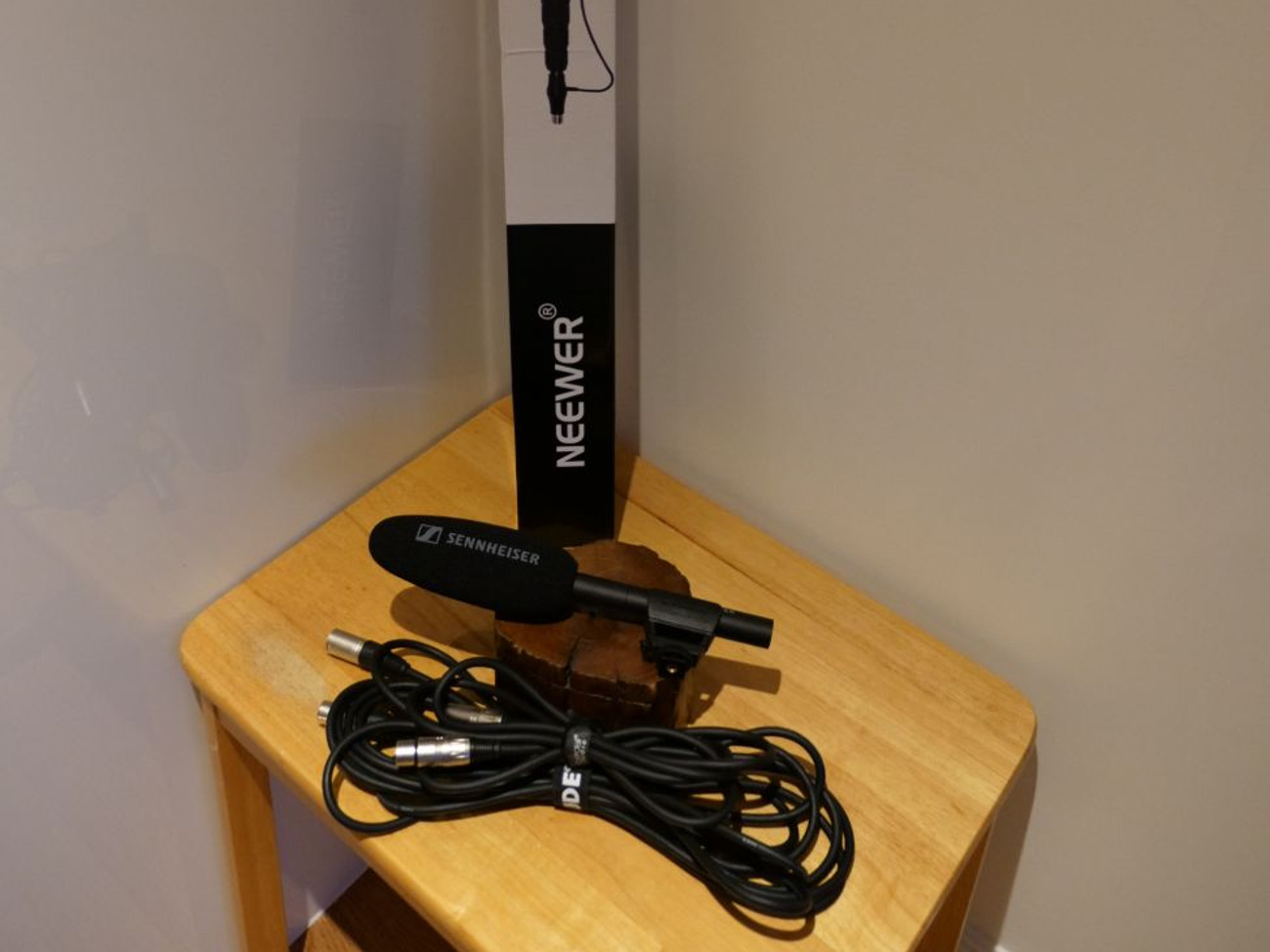 Sennheiser mke 600 shotgun mic + boom pole/accessories