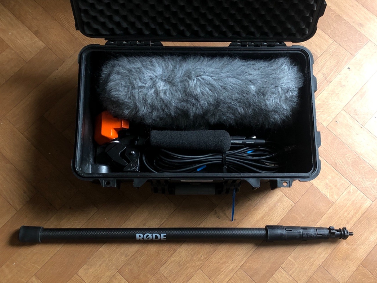 Sennheiser mkh416 48p shotgun microphone, with rycote blimp