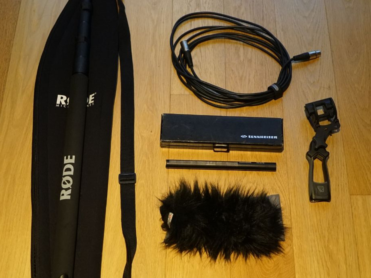 Sennheiser mkh416 directional microphone, wind jammer & boom