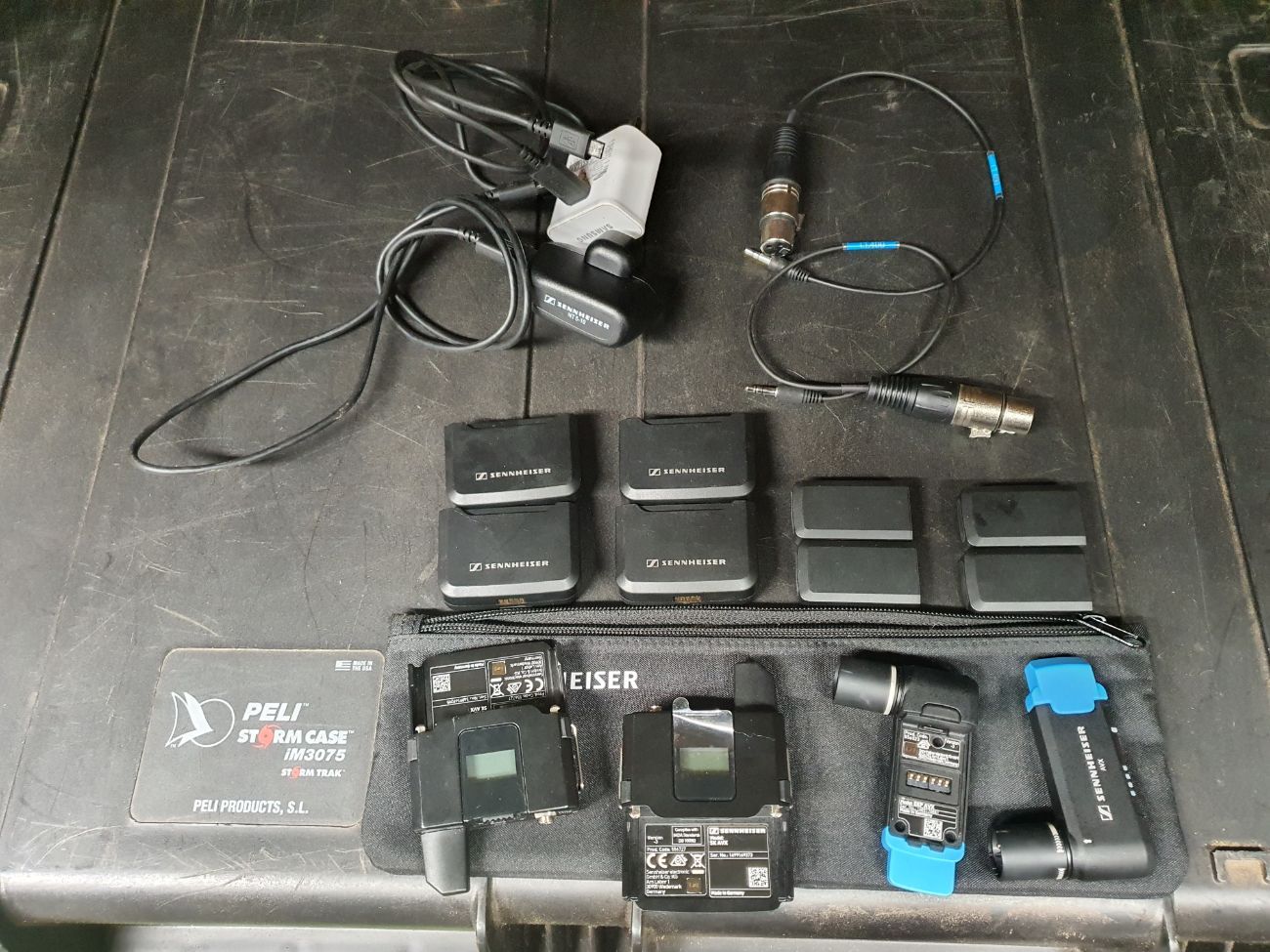 Sennheiser wireless transmitter & reciever set x2 avx