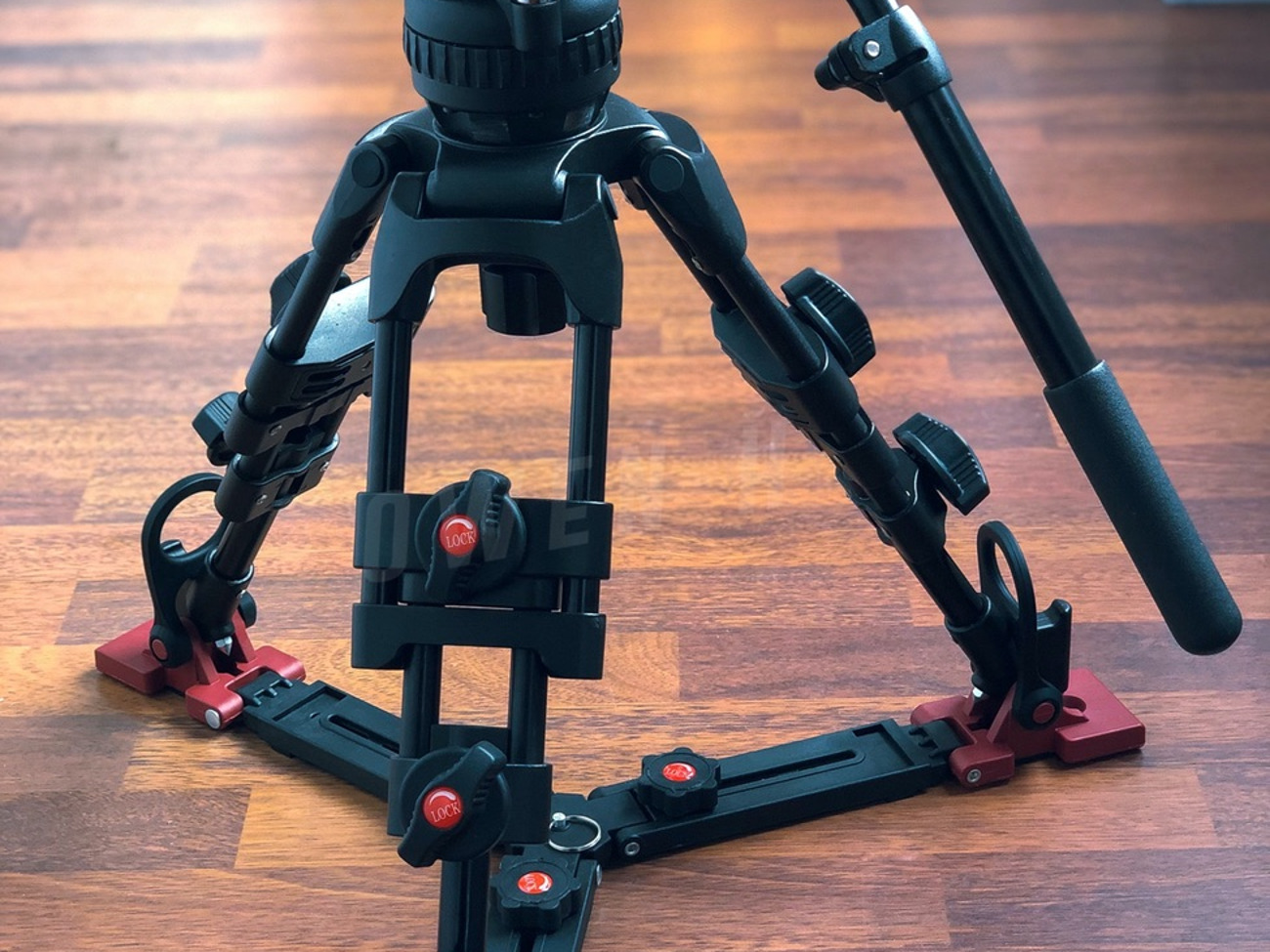 Short video tripod with 75mm bowl fluid head e-image 7063 