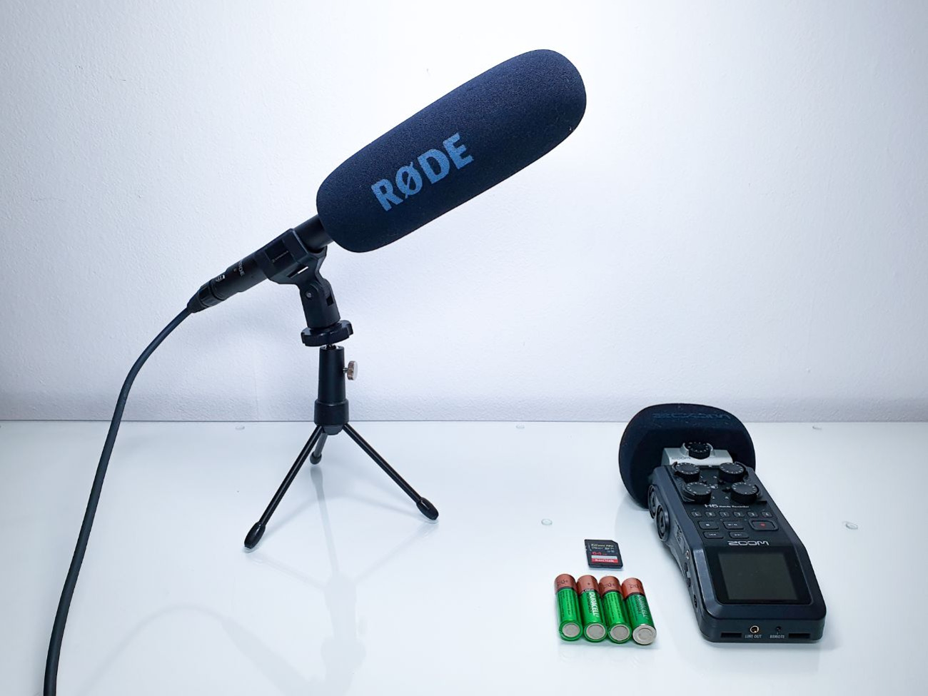 Shotgun microphone rode ntg4 + plus zoom h6n recorder