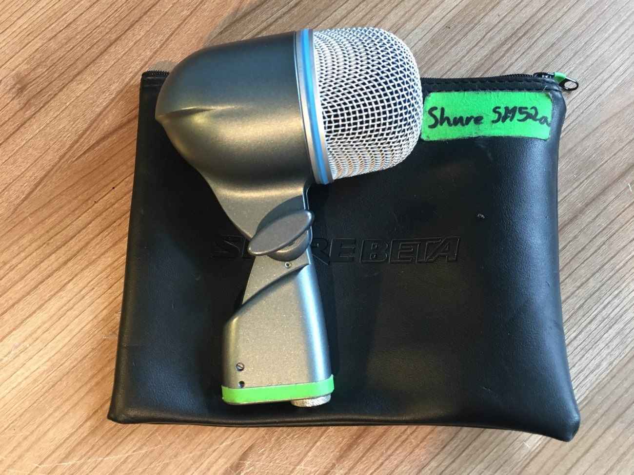 Shure beta 52a microphone (1)