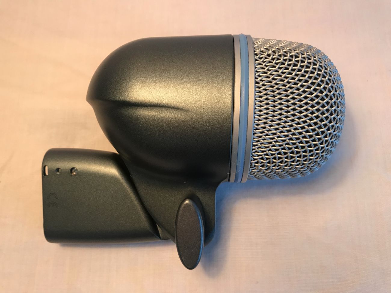 Shure beta 52a supercardioid bass microphone
