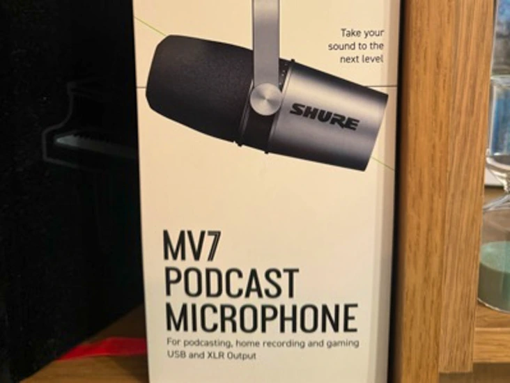 Shure podcast microphone mv7