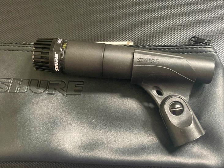 Shure sm57 dynamic microphone