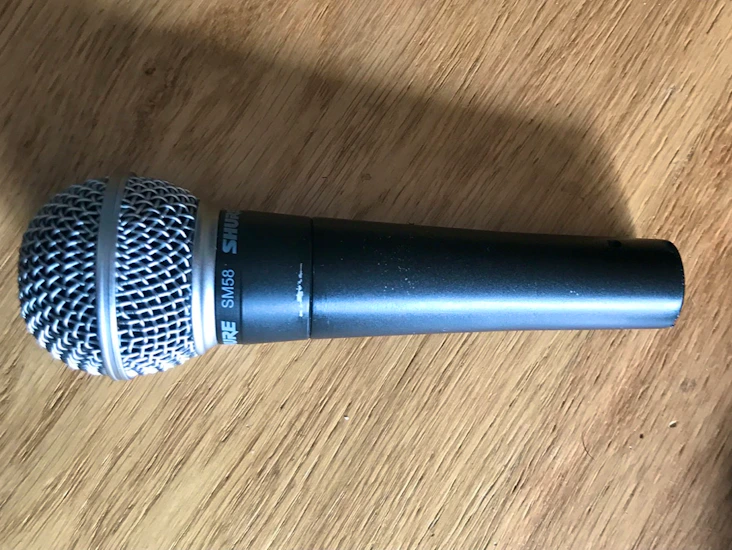 Shure sm58 microphone & xlr to xlr cable